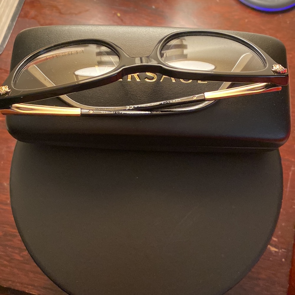 Glasses - Picture 2 of 3